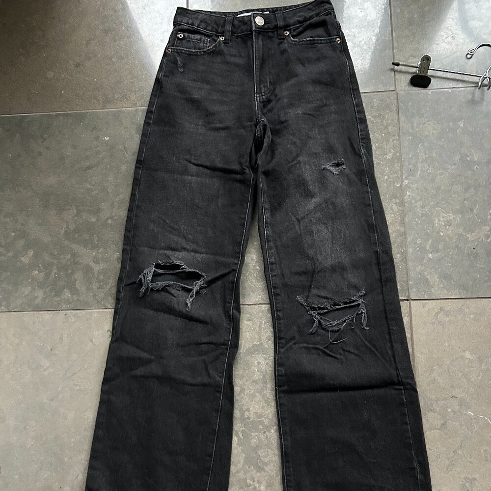Jeans- Distressed: Garage